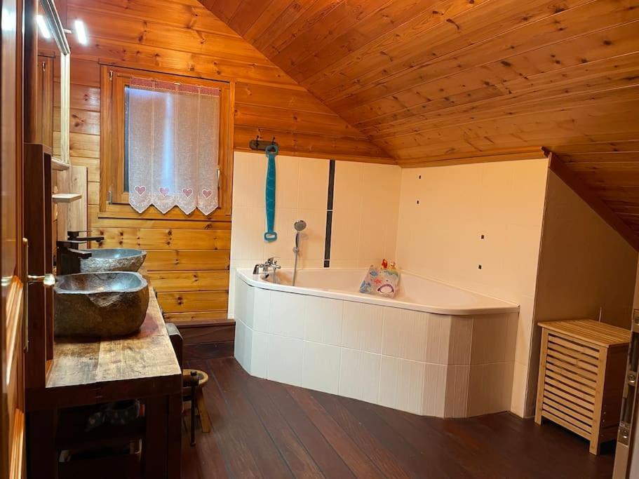 Le Chalet Blanc De Gerardmer Avec Spa Exteriör bild